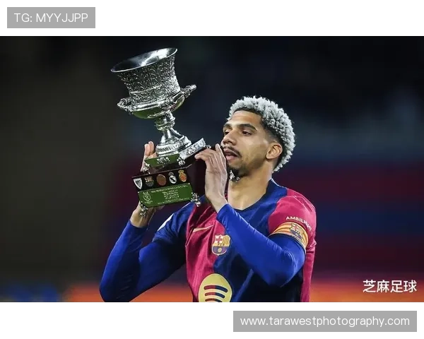 阿劳霍本赛季防守数据表现稳健，拦截与抢断成功率持续提升