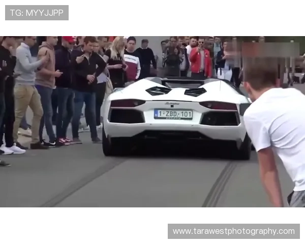 拉莫斯居然把豪车当公交坐？这架势普通人怎么受得了啊！